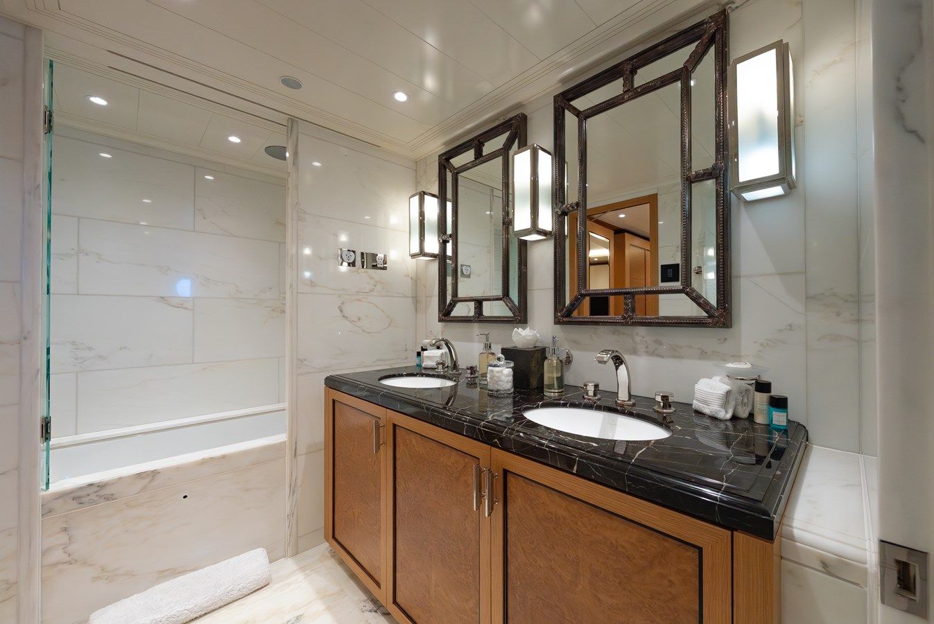 Купить яхту LATITUDE 2009 в Shestakov Yacht Sales