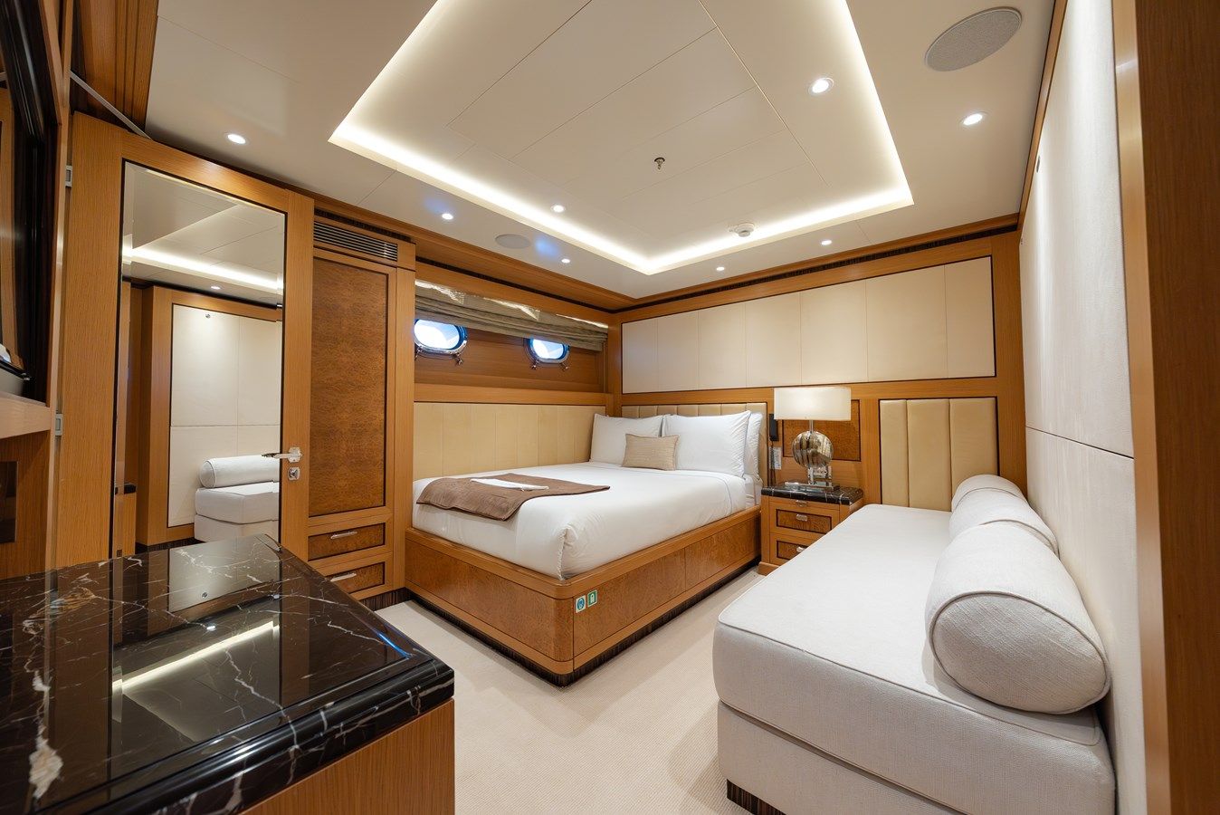 Купить яхту LATITUDE Custom Tri-Deck в Shestakov Yacht Sales