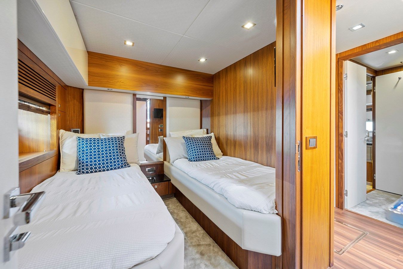 Лучшие предложения покупки яхты GBXSK84PRD13 Predator 84