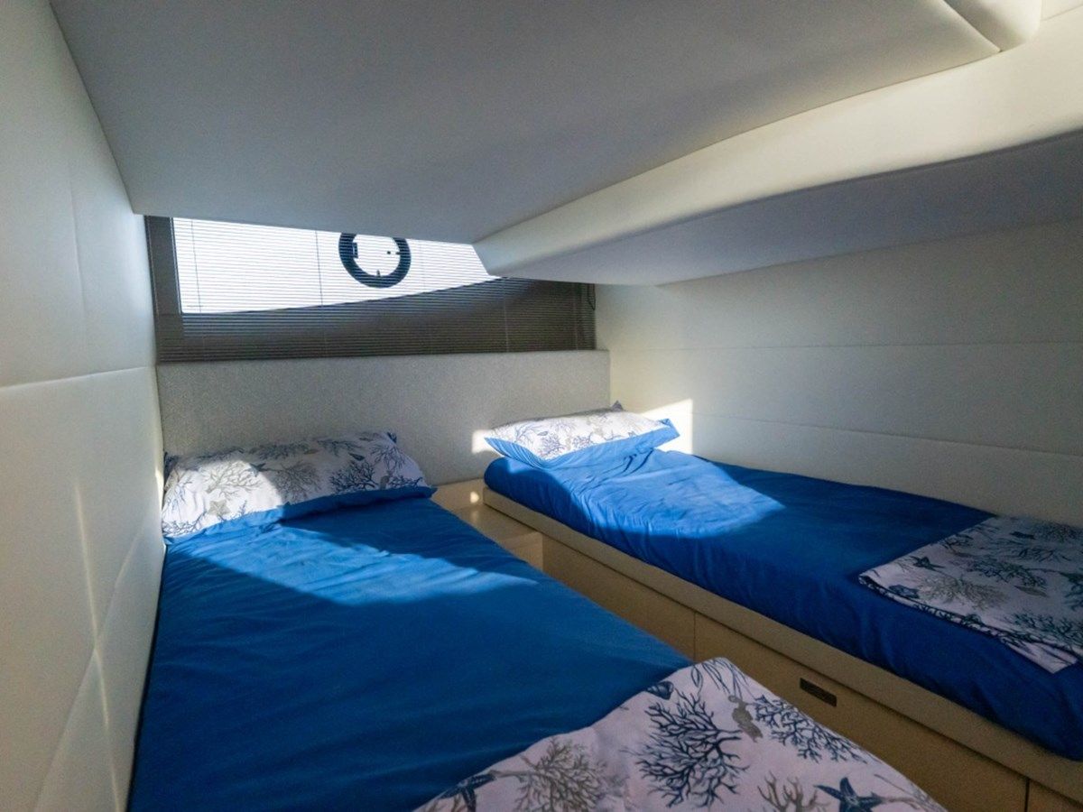 Купить яхту Princess V40 - PRINCESS в Shestakov Yacht Sales