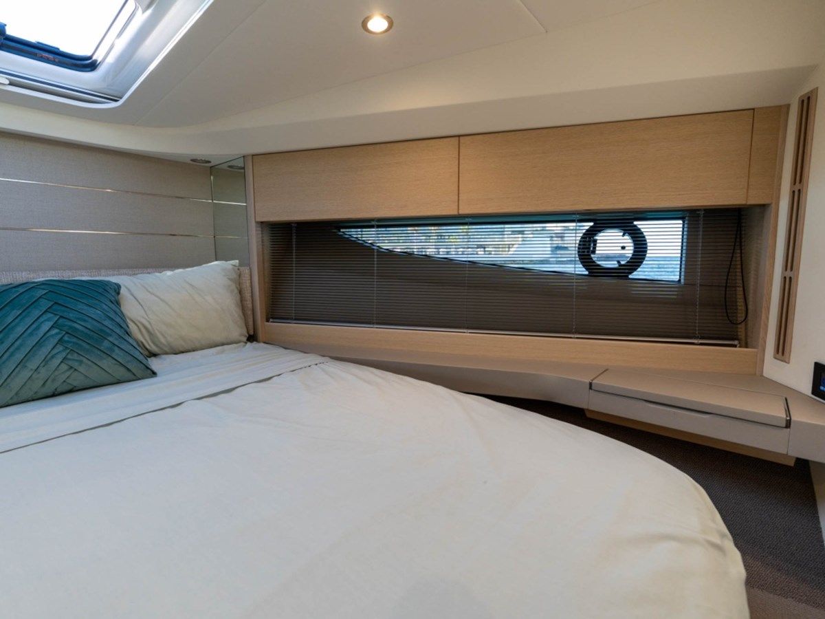 Купить яхту Princess V40 - PRINCESS в Shestakov Yacht Sales