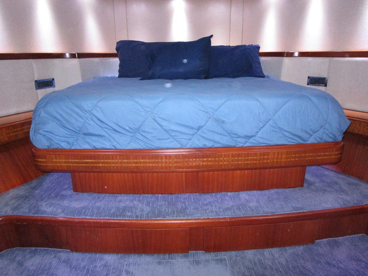 the best price on ELSKA - STRIKER