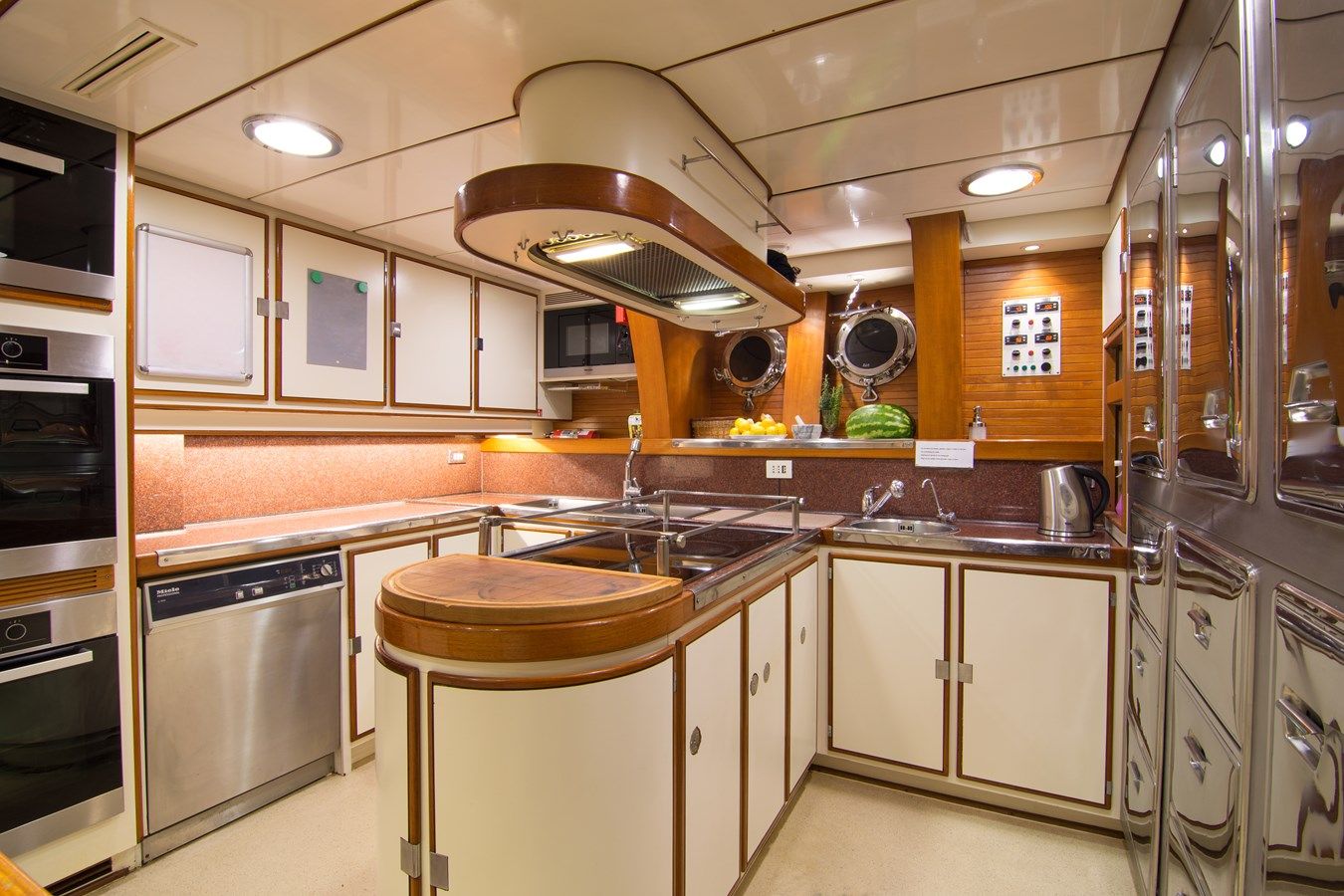 Лучшая цена на ANTARA - PERINI NAVI