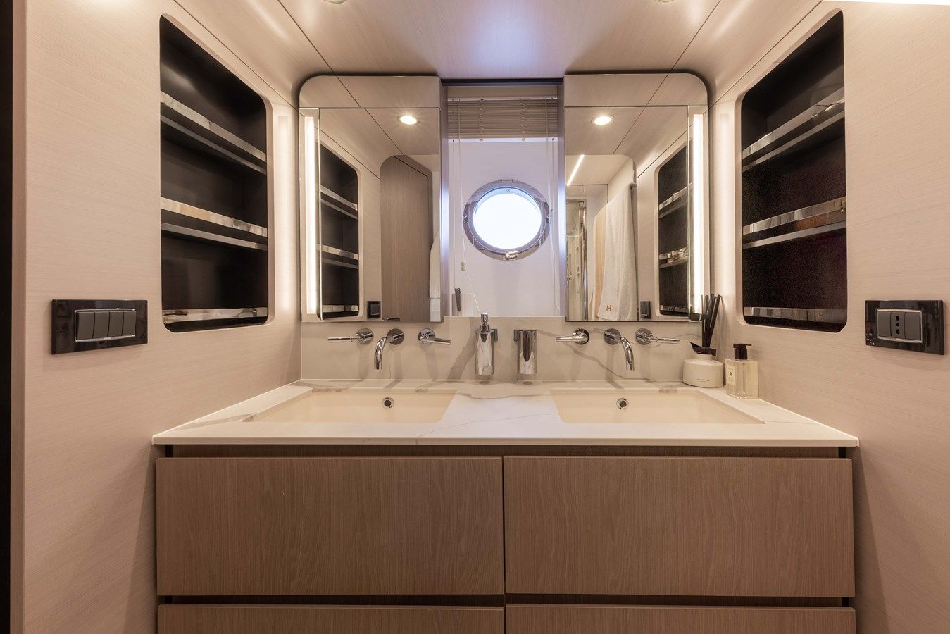 ATLANTIS - Azimut Yachts price