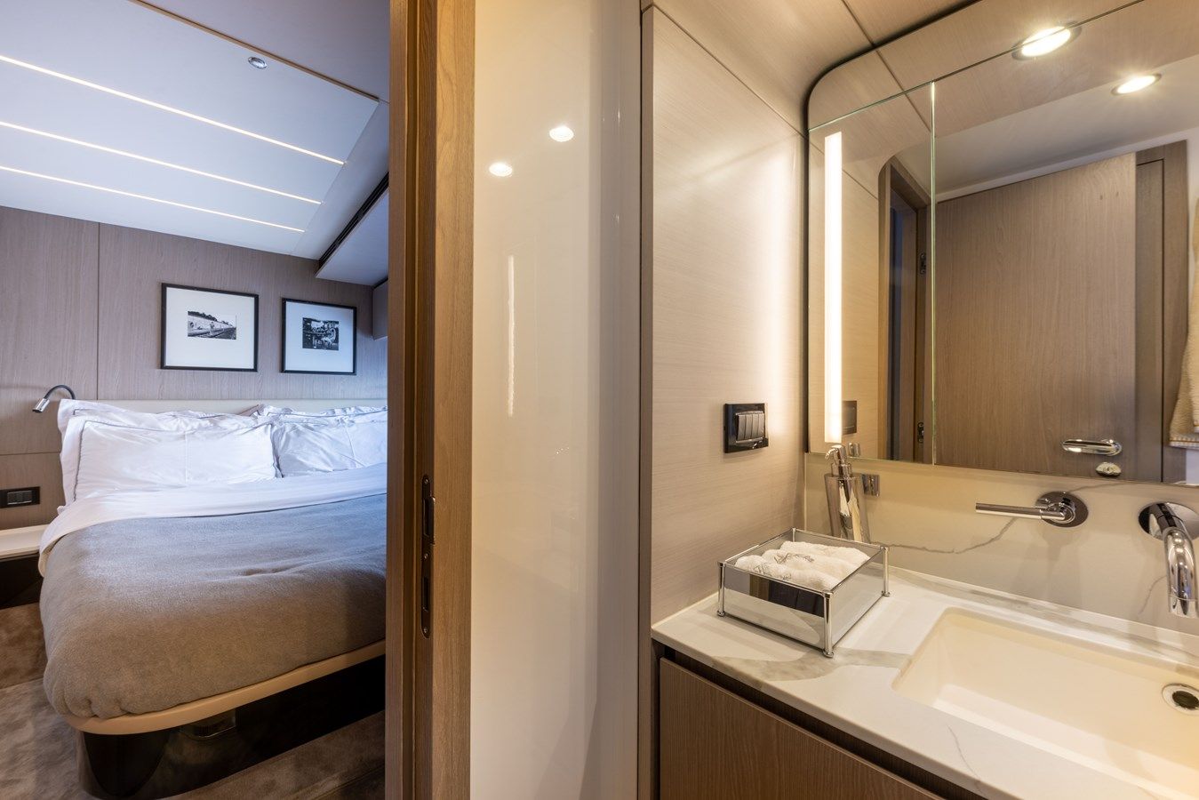 Buy a yacht ATLANTIS 74