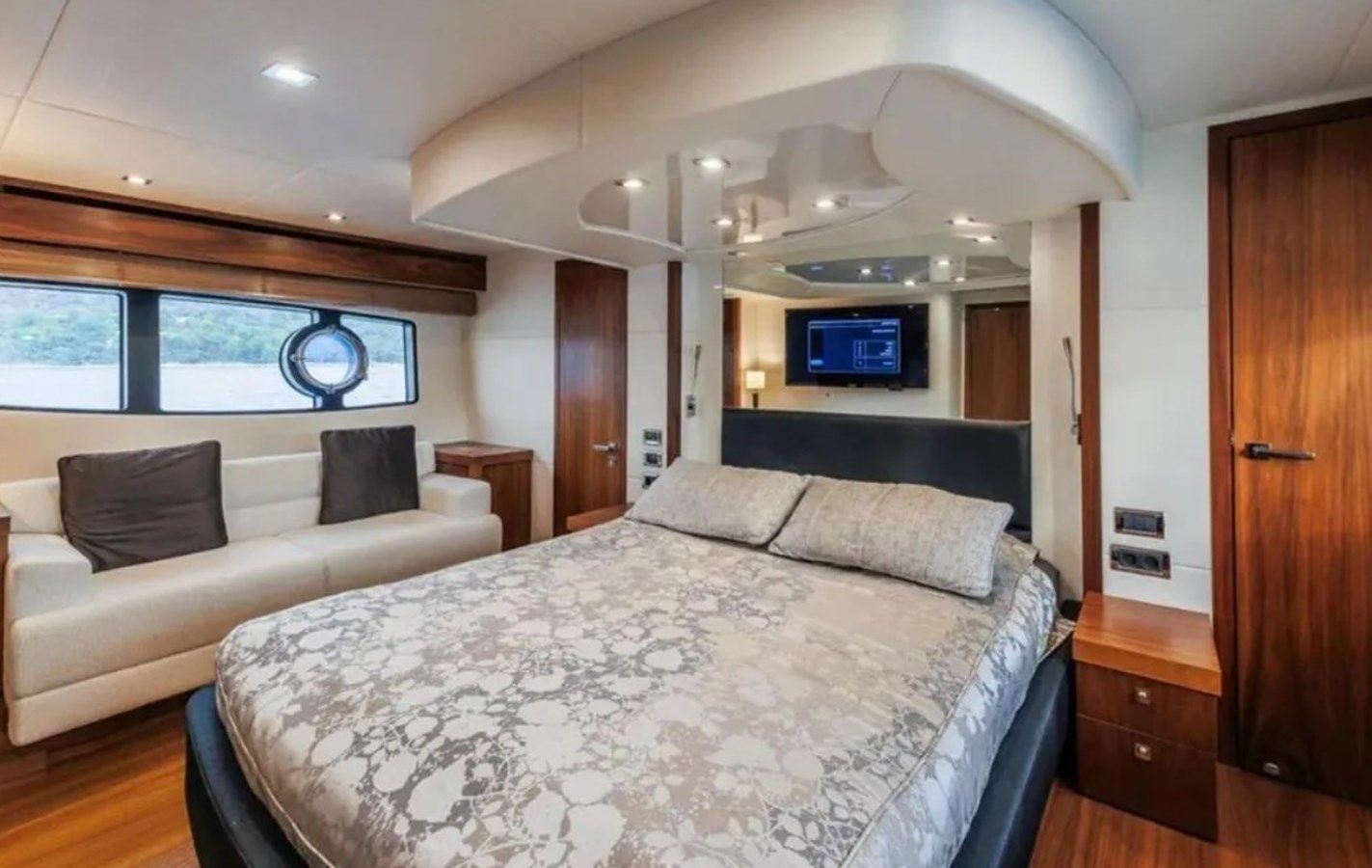 2 DRUNK - Sunseeker yacht sale