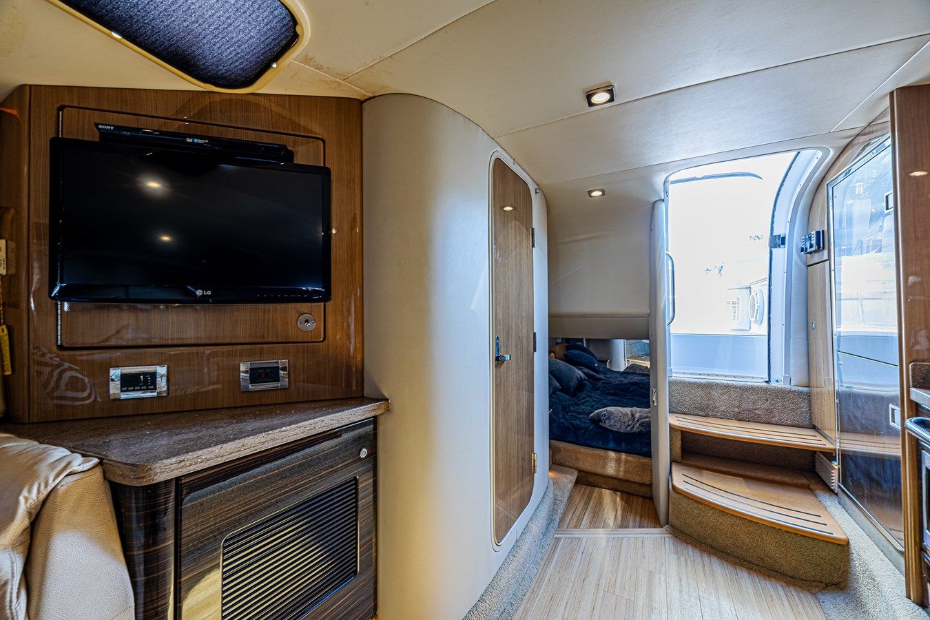 Buy a TNRD8470F213 400 Super Sport at Shestakov Yacht Sales