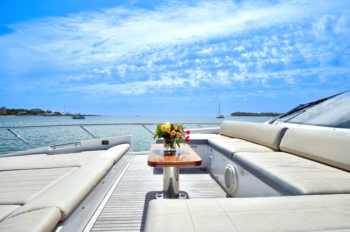 the best price on GRATITUDE 64 Flybridge