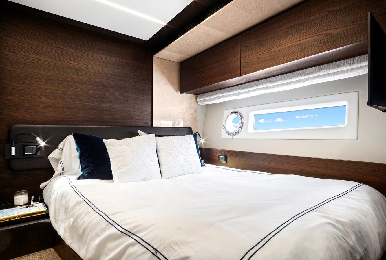 the best price on GRATITUDE 72