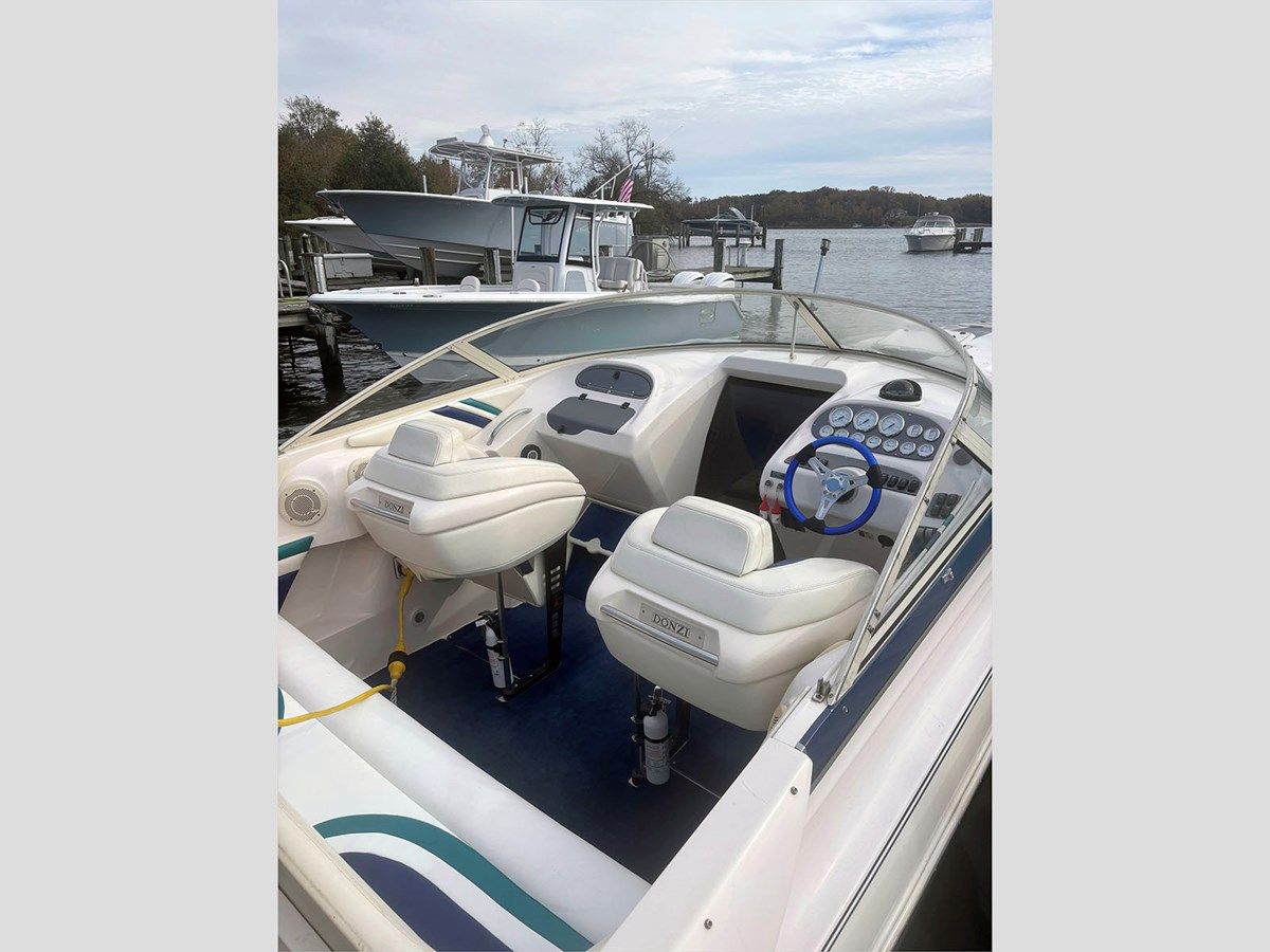 33' Donzi 1996 33ZX - Donzi yacht sale