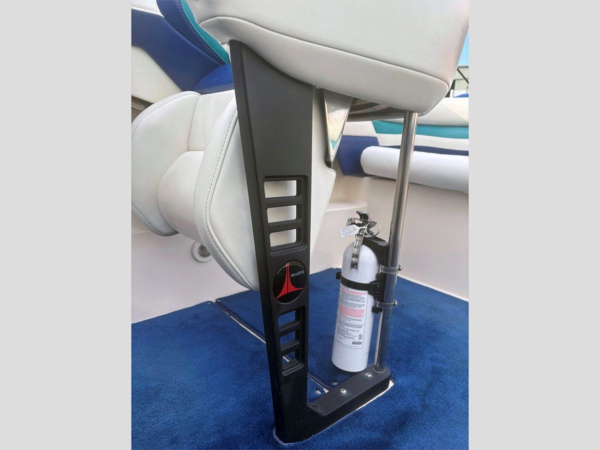 33' Donzi 1996 33ZX yacht sale