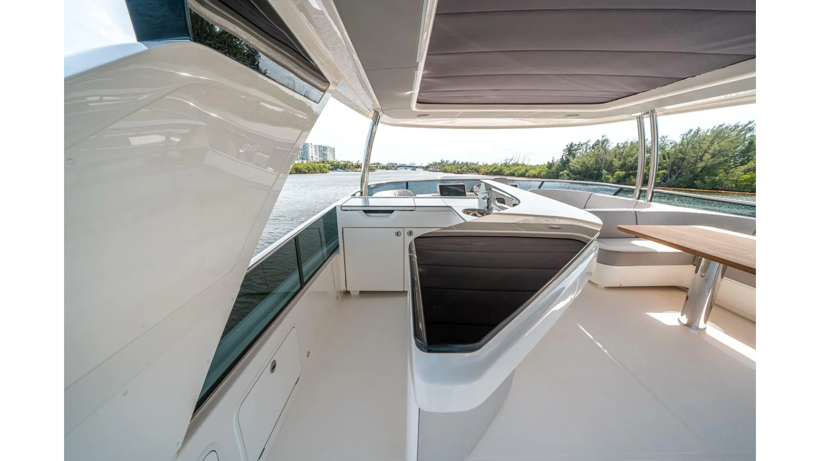 Лучшая цена на OUR TRADE - Absolute Yachts