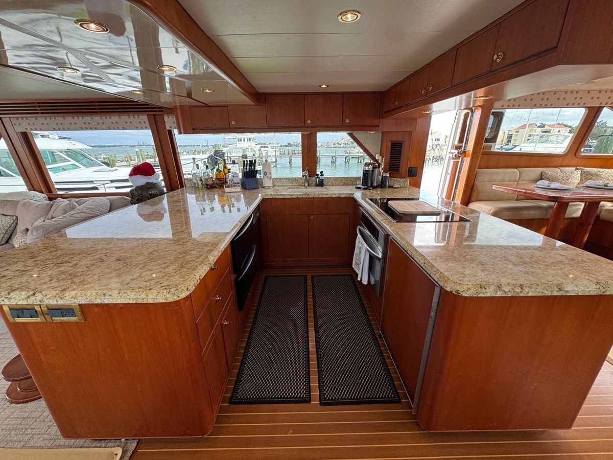 the best price on 68' Hargrave Open Bridge 2003