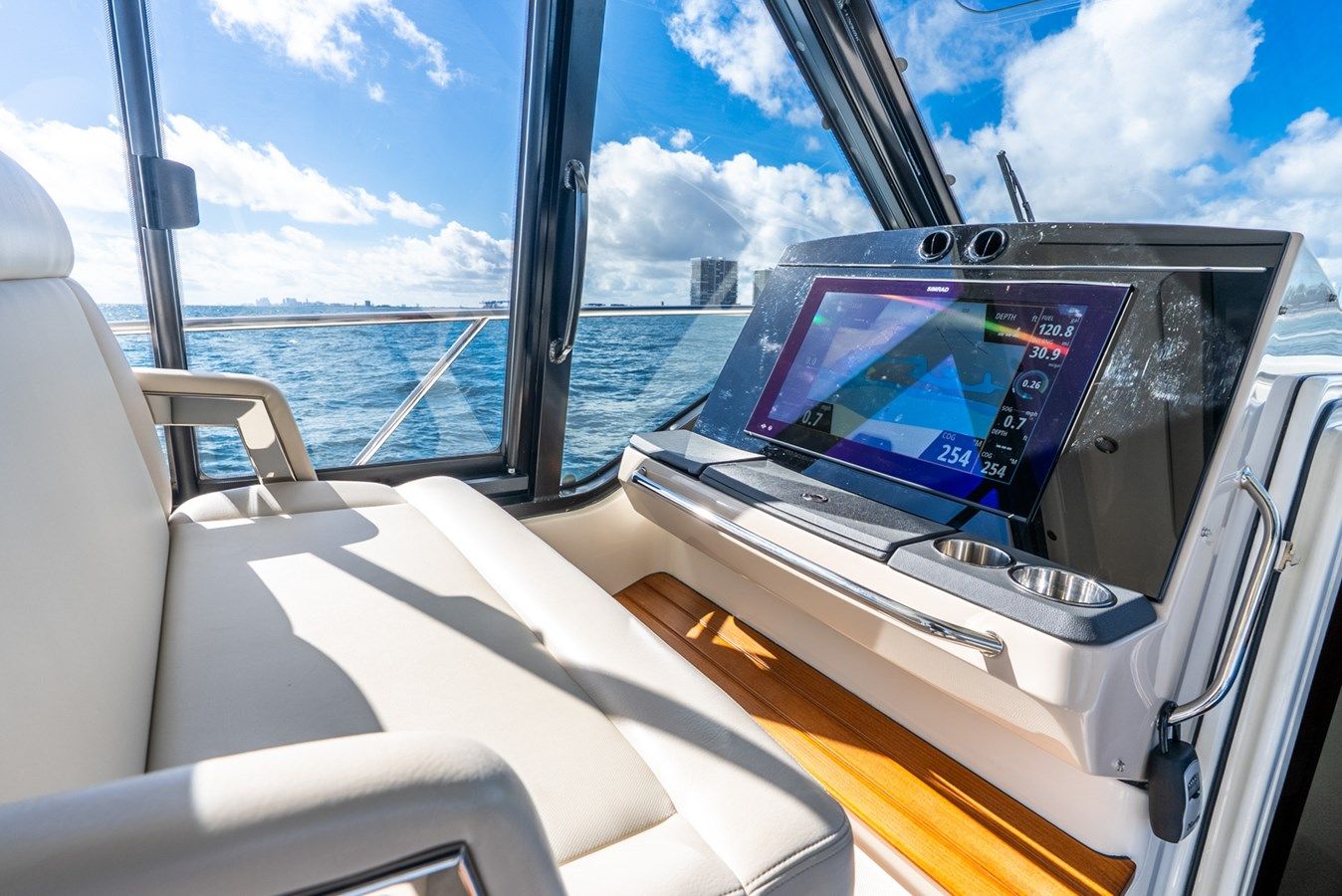 the best price on True Companion 405 Conquest