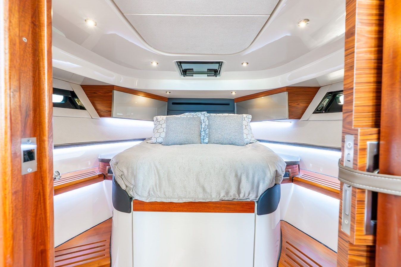 best yacht sales deals True Companion - Boston Whaler