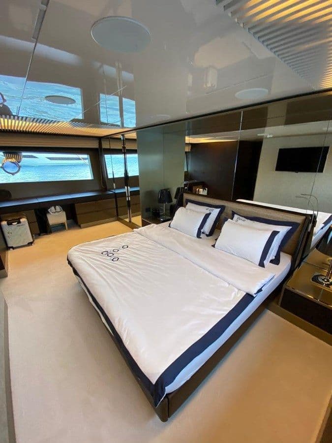 Buy a yacht Ferretti 850 850