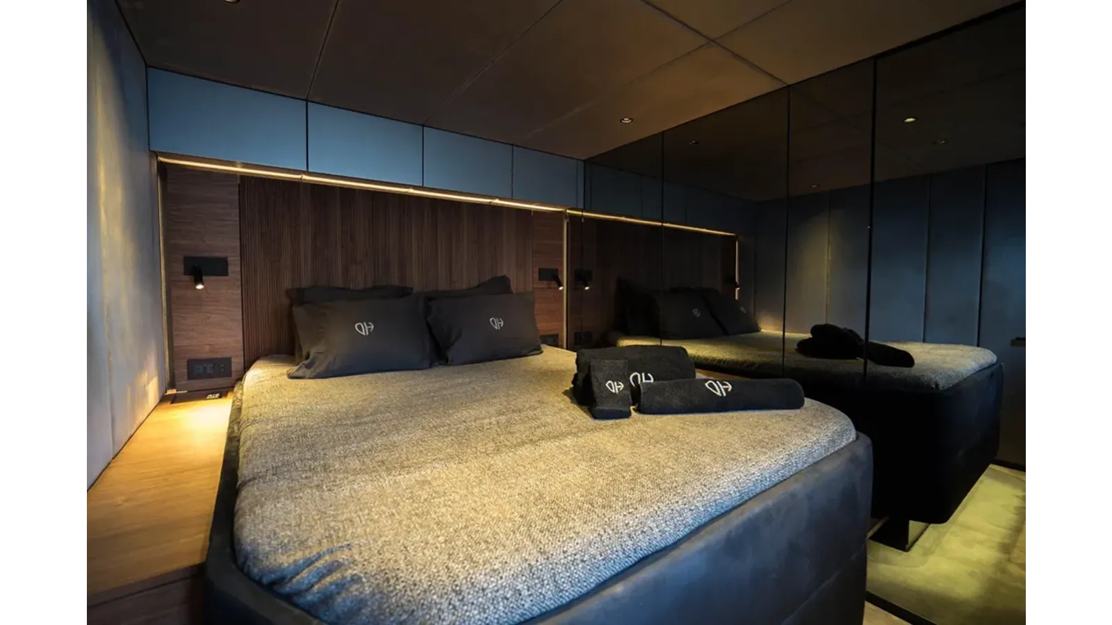 the best price on DOUBLE HAPPINESS 60 Sunreef Power