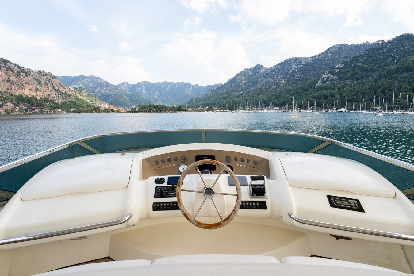 Buy a SENIOR S Azimut 80 at Shestakov Yacht Sales
