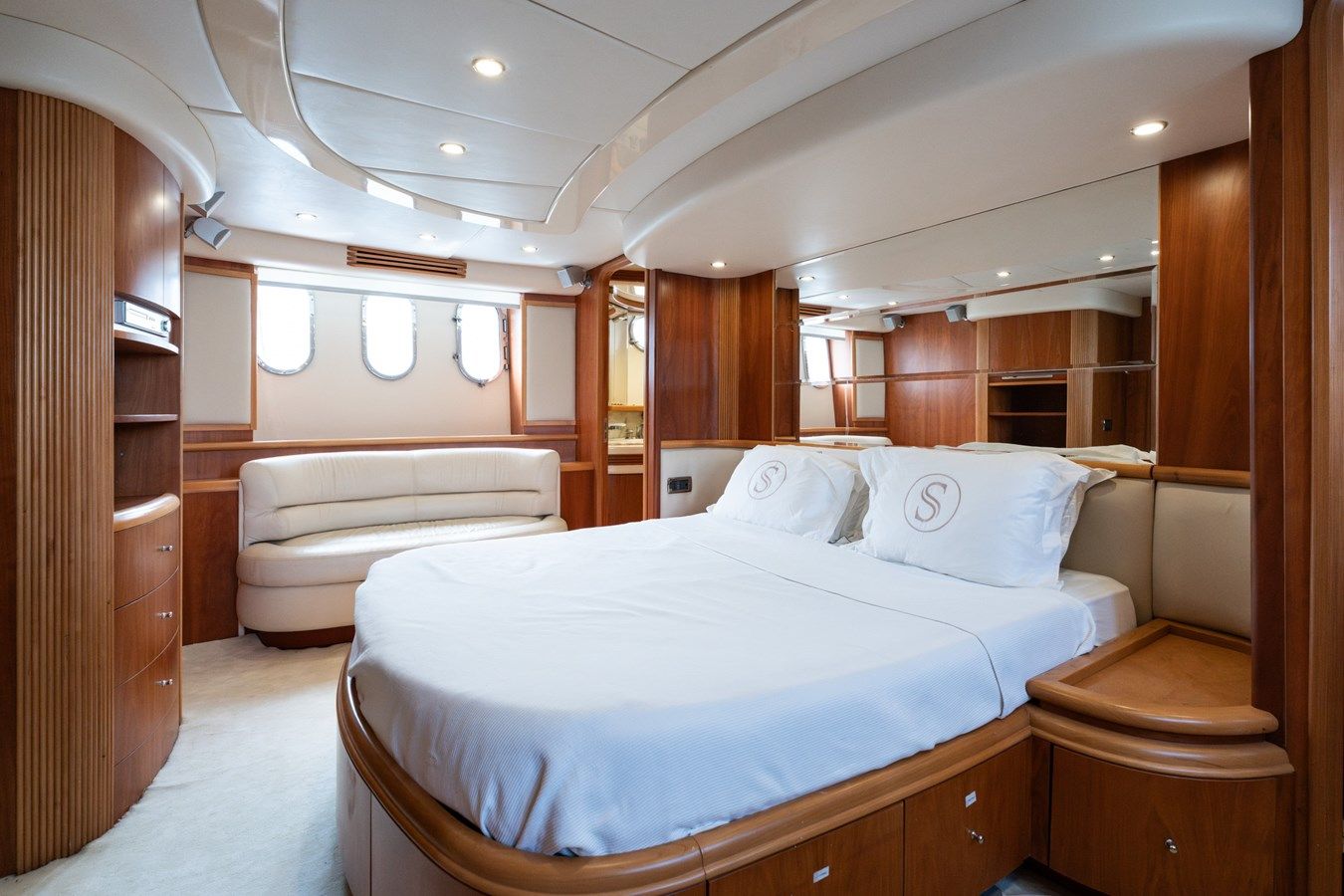 Buy a yacht SENIOR S - Azimut Yachts