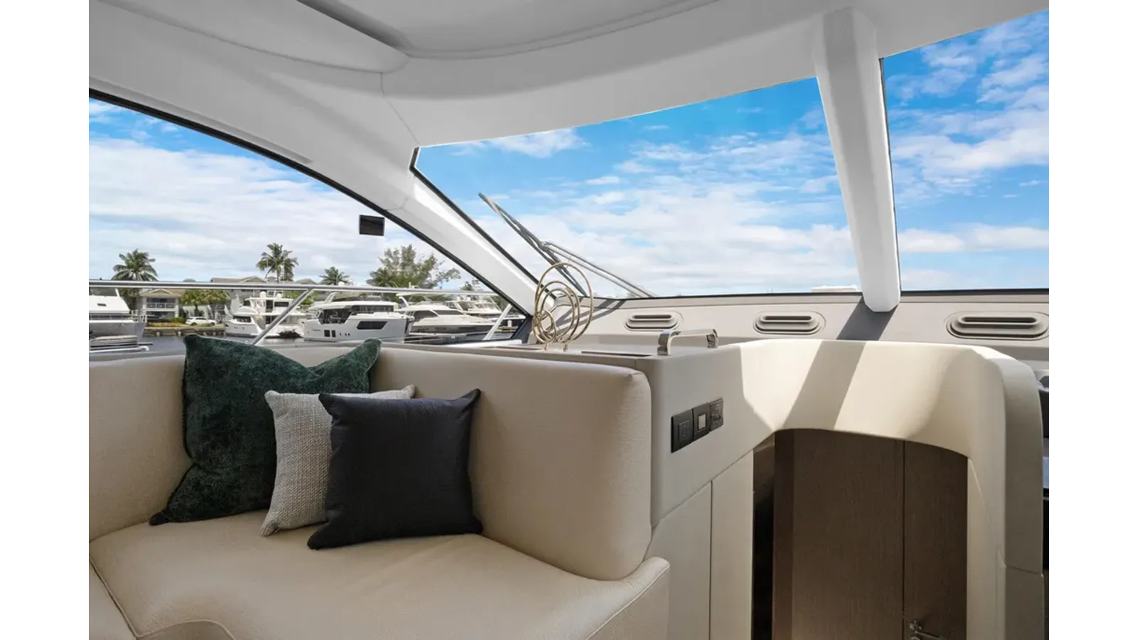 Стоимость яхты 2025 Azimut 53 Fly - Azimut Yachts