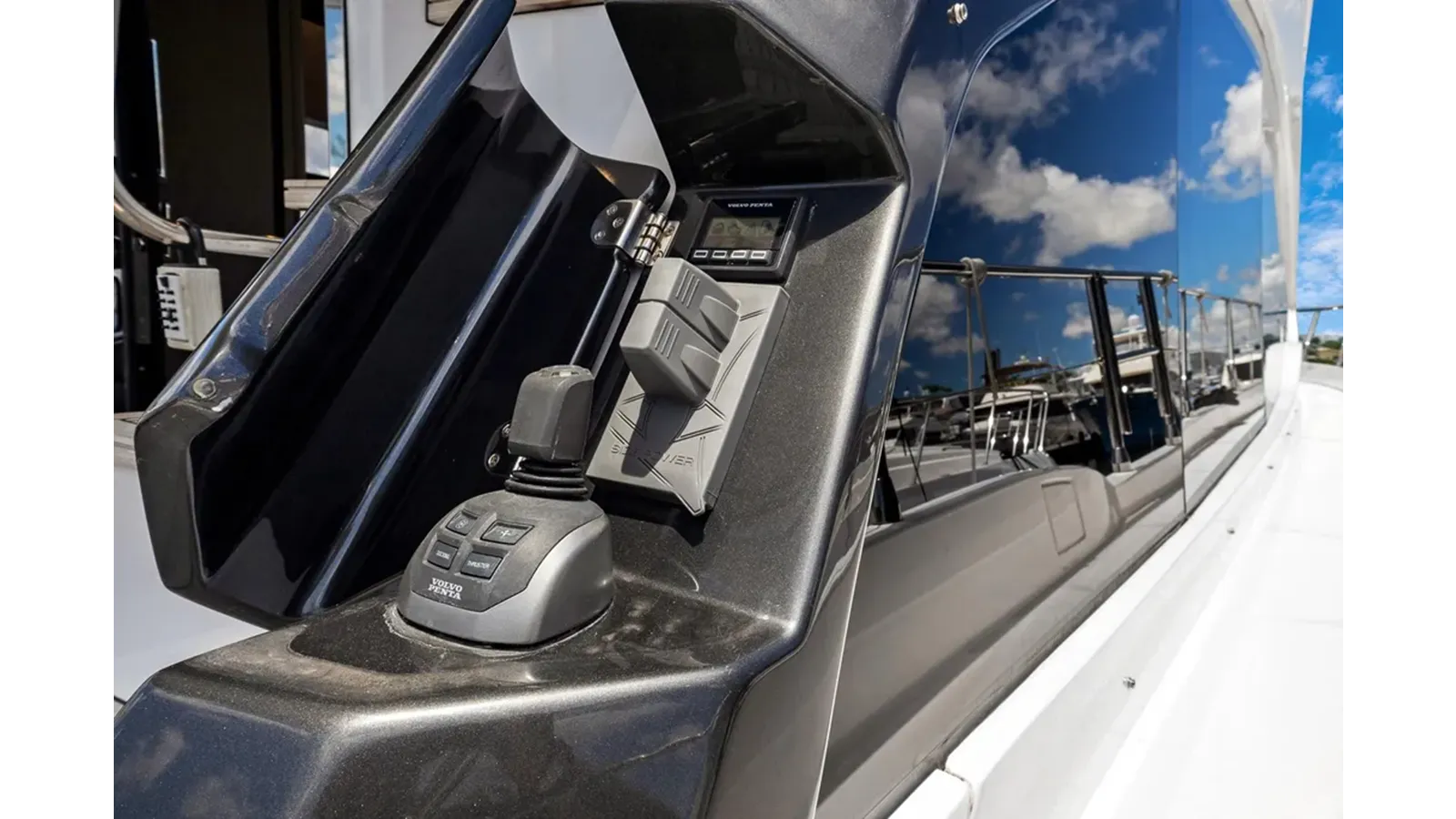 Лучшая цена на 2025 Azimut 53 Fly