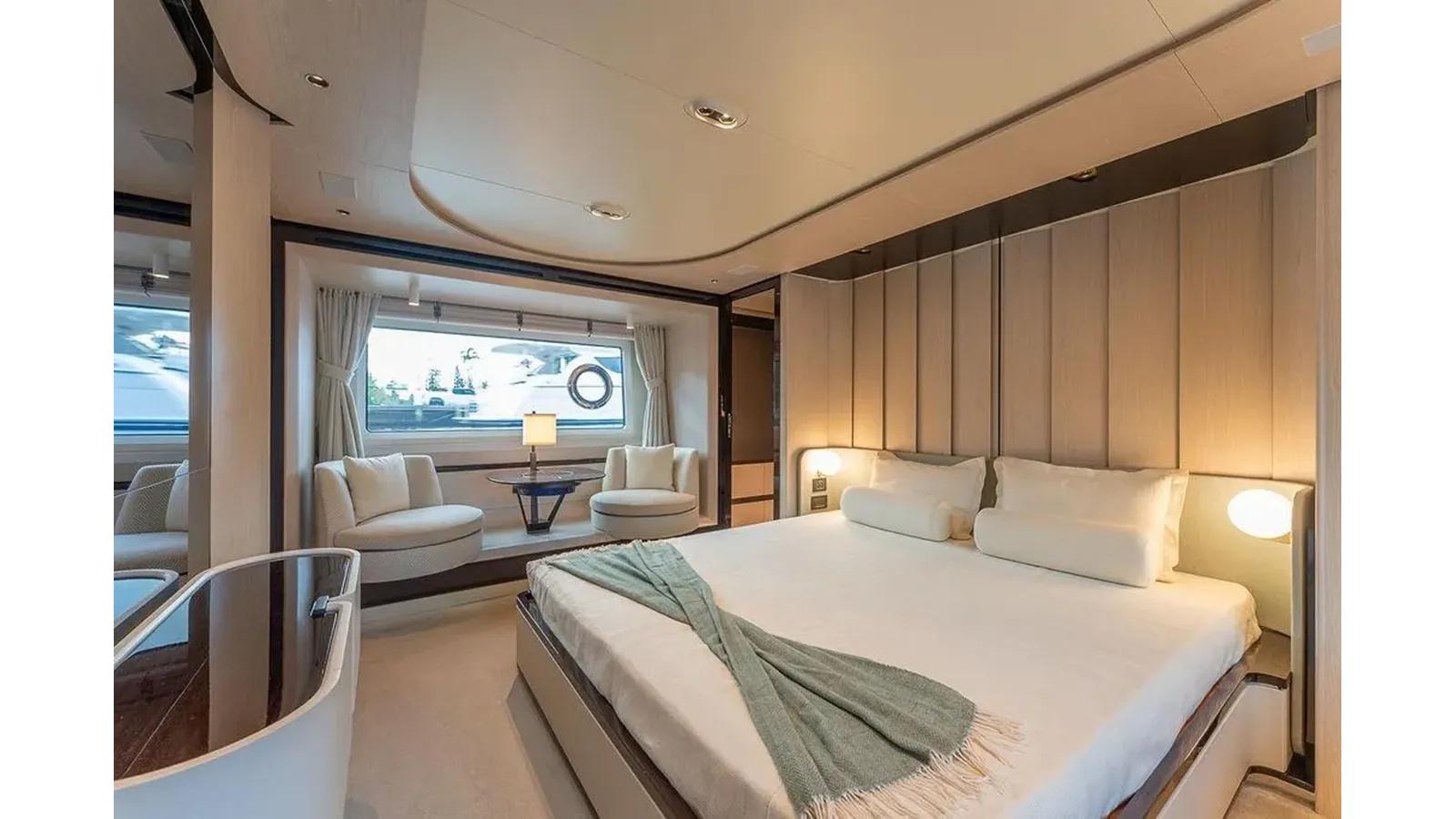 best yacht sales deals 2022 Azimut GRANDE 25 METRI 82