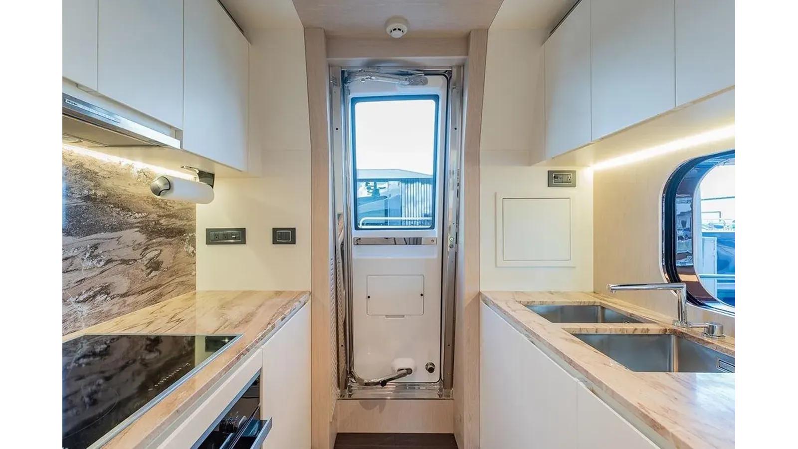 best yacht sales deals 2022 Azimut GRANDE 25 METRI - Azimut Yachts