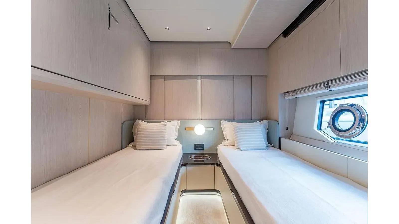 Buy a yacht 2022 Azimut GRANDE 25 METRI 82