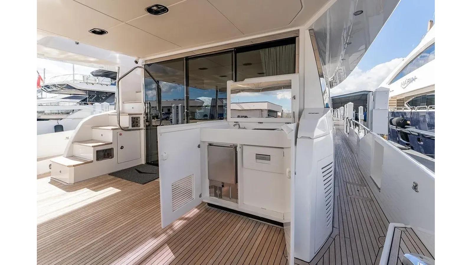 Buy a 2022 Azimut GRANDE 25 METRI at Shestakov Yacht Sales