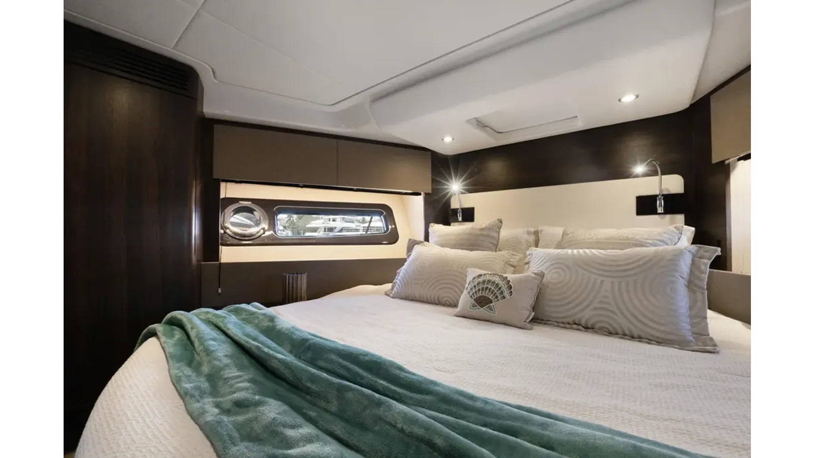 Buy a 2019 Azimut 50 Flybridge 50 at Shestakov Yacht Sales