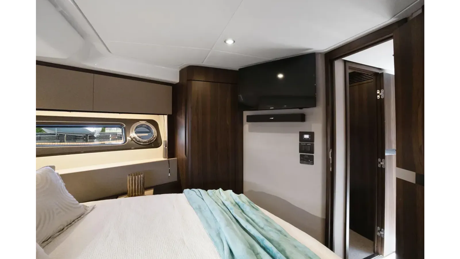 Buy a yacht 2019 Azimut 50 Flybridge 2019