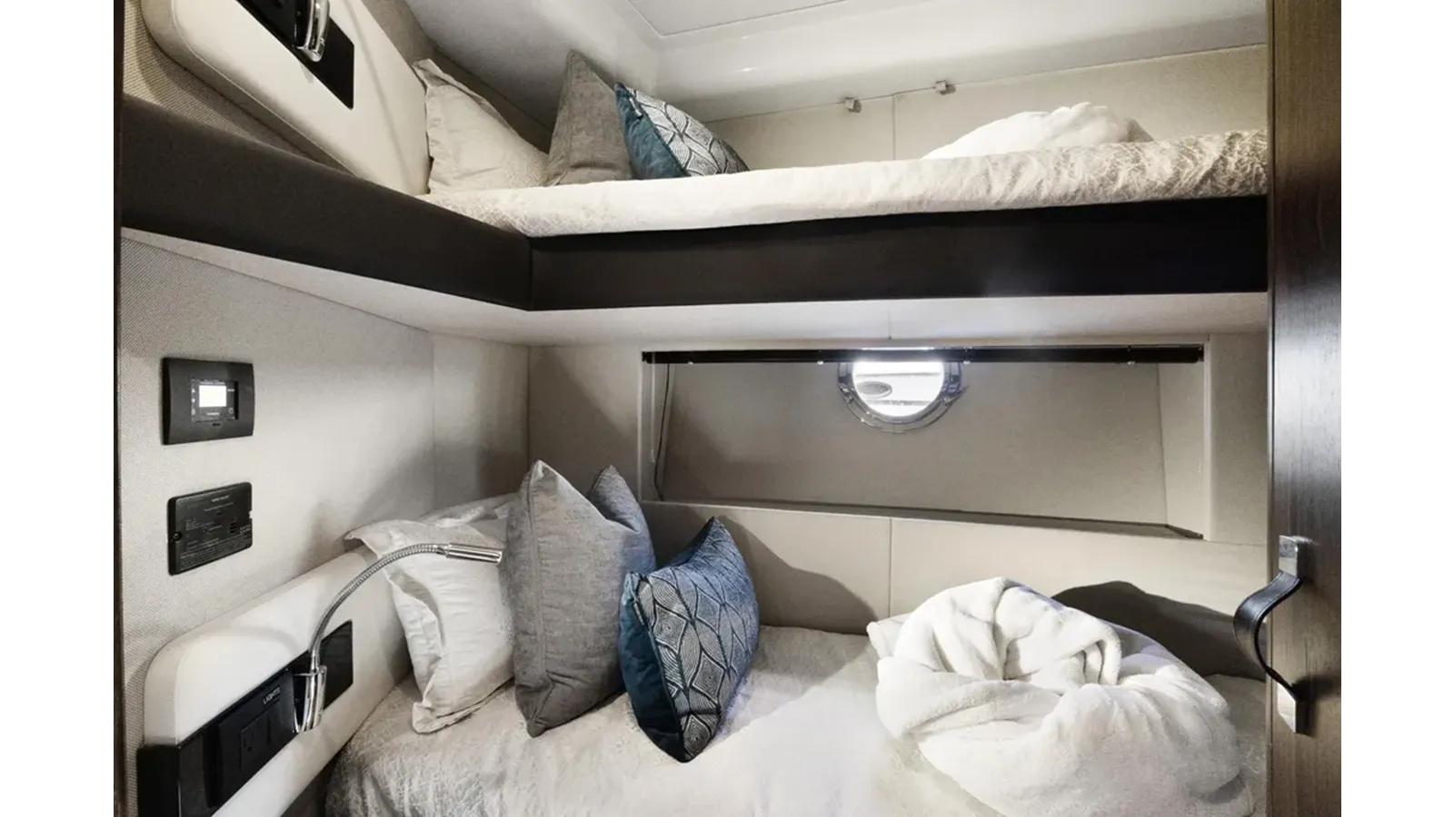 best yacht sales deals 2019 Azimut 50 Flybridge