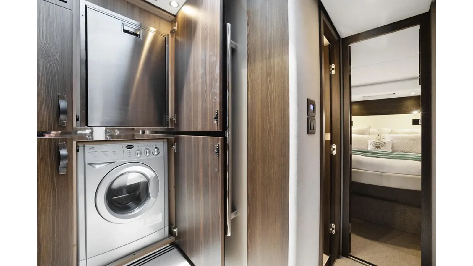 Buy a yacht 2019 Azimut 50 Flybridge 50 Flybridge