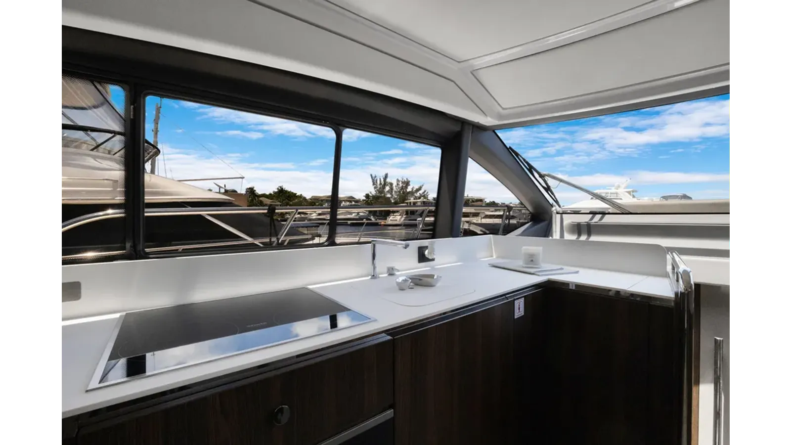 Buy a 2019 Azimut 50 Flybridge 50 Flybridge at Shestakov Yacht Sales