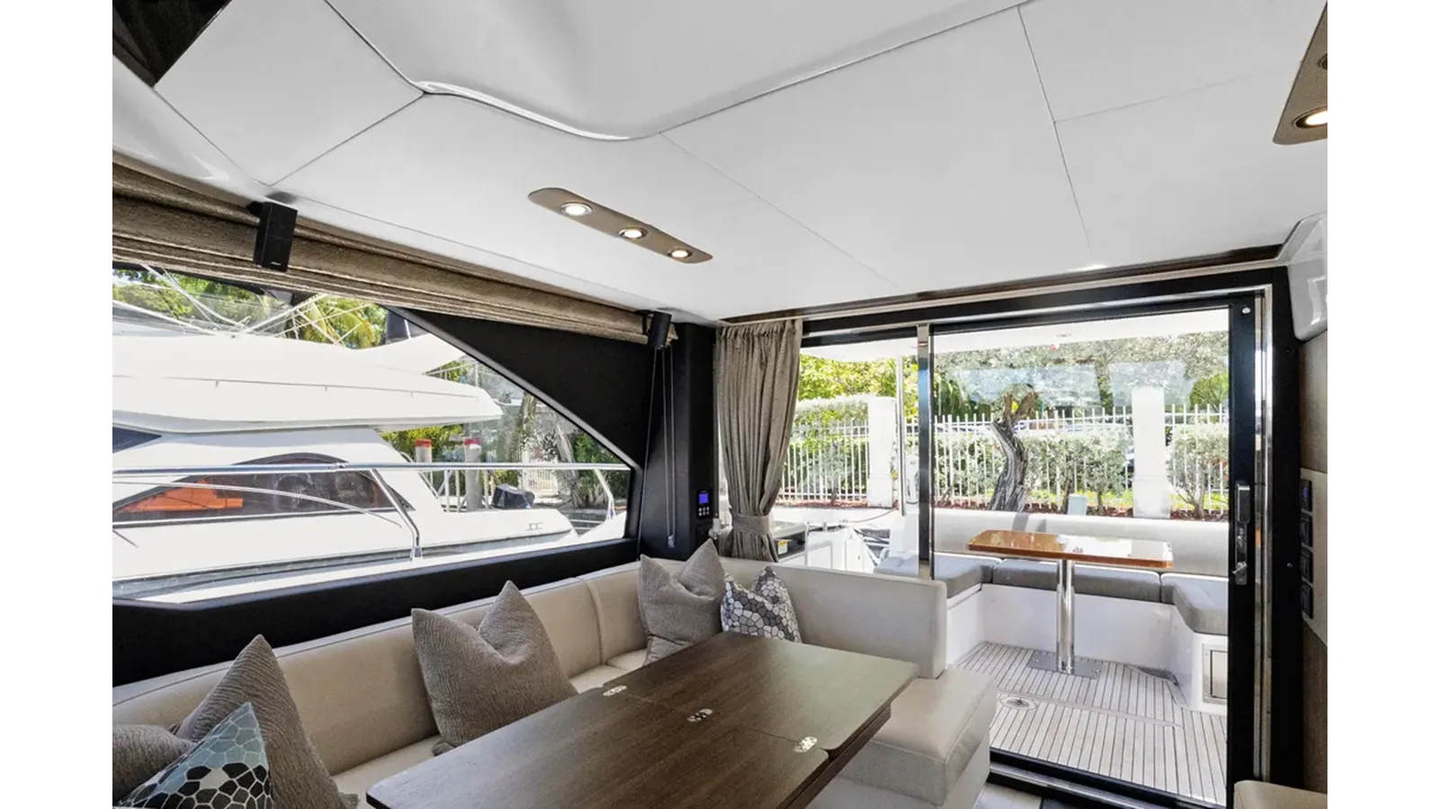 Buy a yacht 2019 Azimut 50 Flybridge - Azimut Yachts