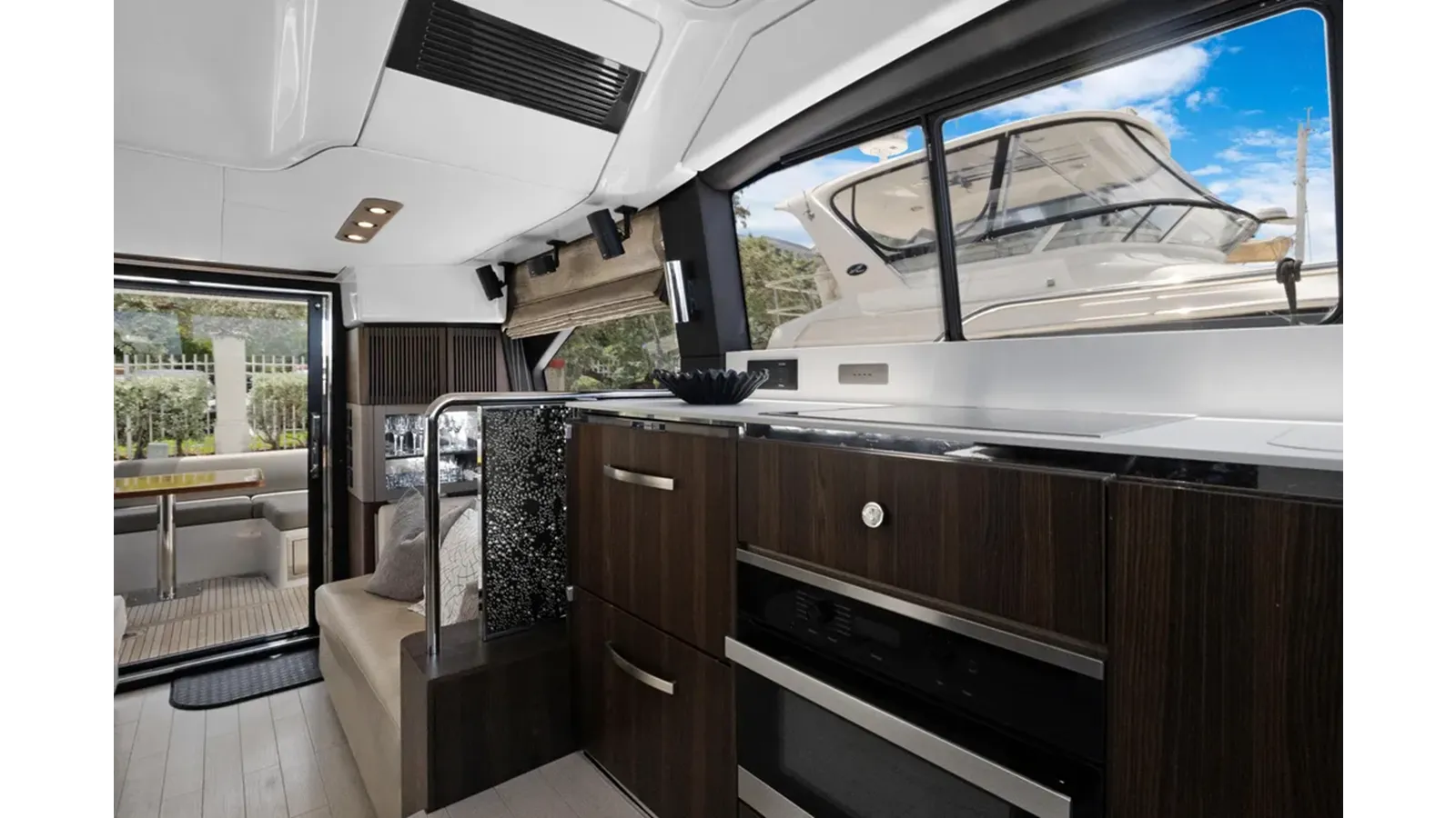 Buy a 2019 Azimut 50 Flybridge - Azimut Yachts at Shestakov Yacht Sales