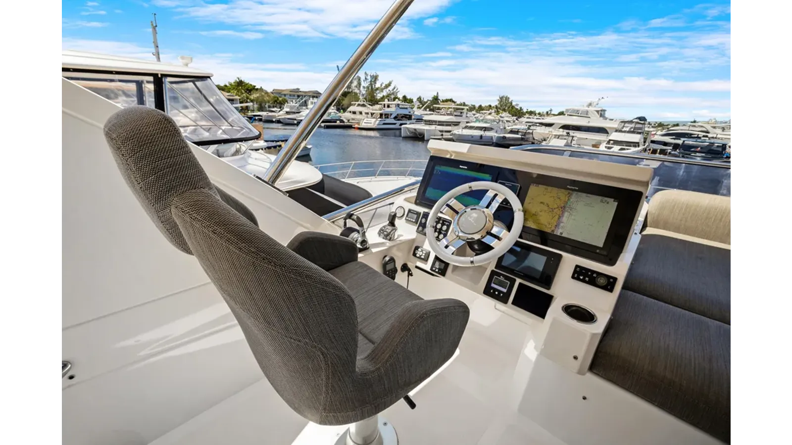 Buy a yacht 2019 Azimut 50 Flybridge 50