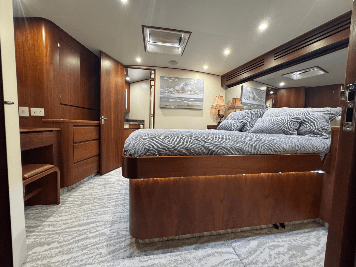 Buy a PIER PRESSURE - JIM SMITH at Shestakov Yacht Sales