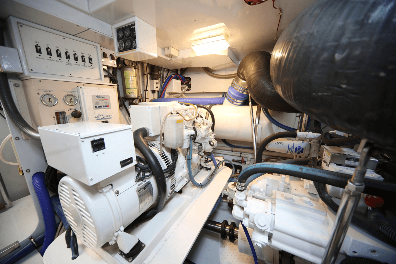 PIER PRESSURE 65 Convertible yacht sale