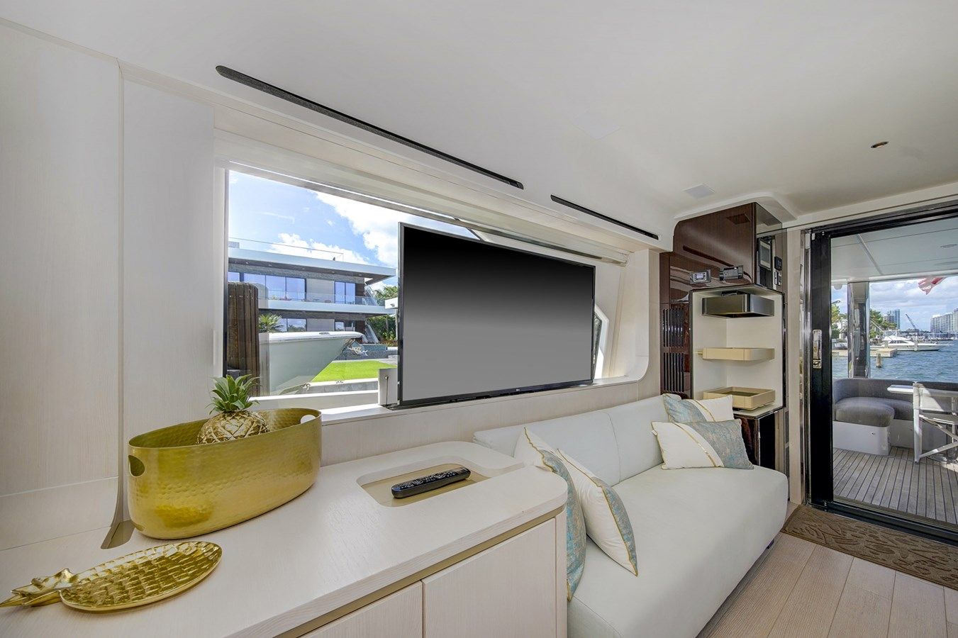 Buy a Transcendence 78 Flybridge at Shestakov Yacht Sales