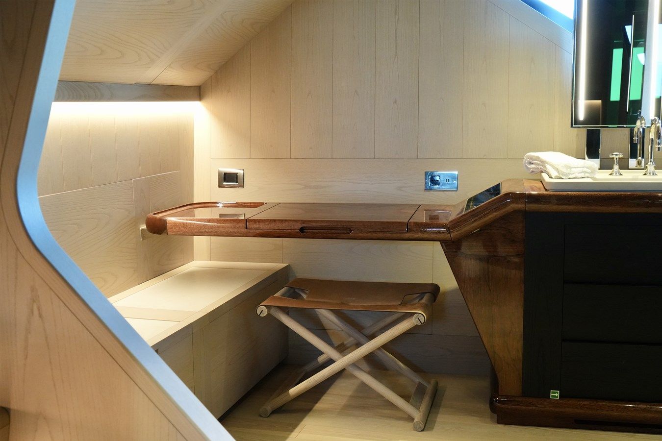 the best price on PENTA - Sanlorenzo