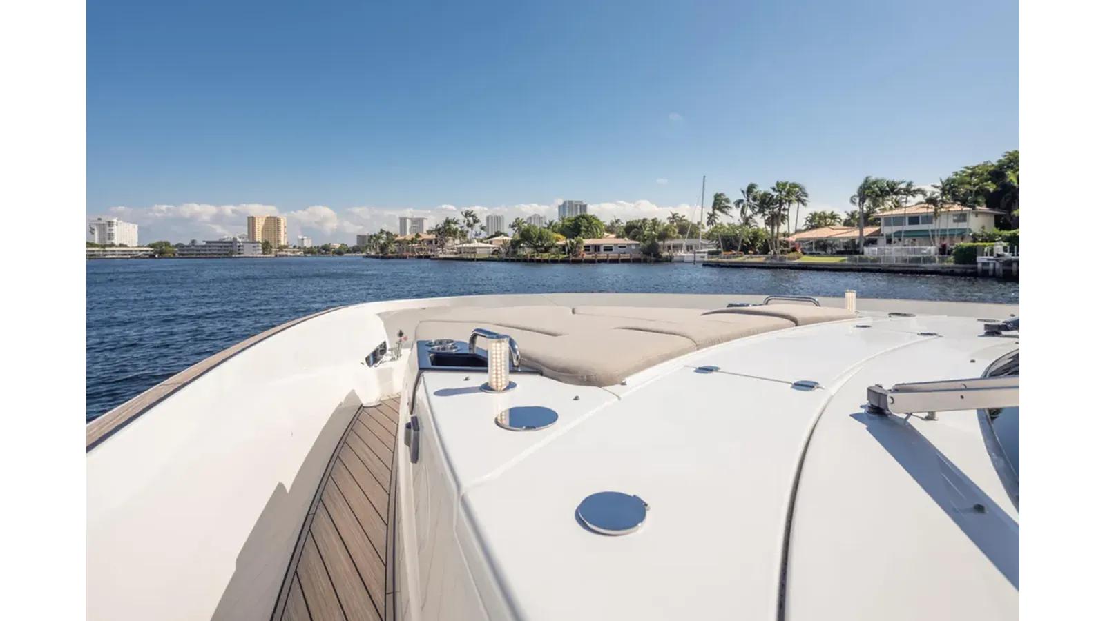 Buy a 2025 Azimut Seadeck 6 - Azimut Yachts at Shestakov Yacht Sales