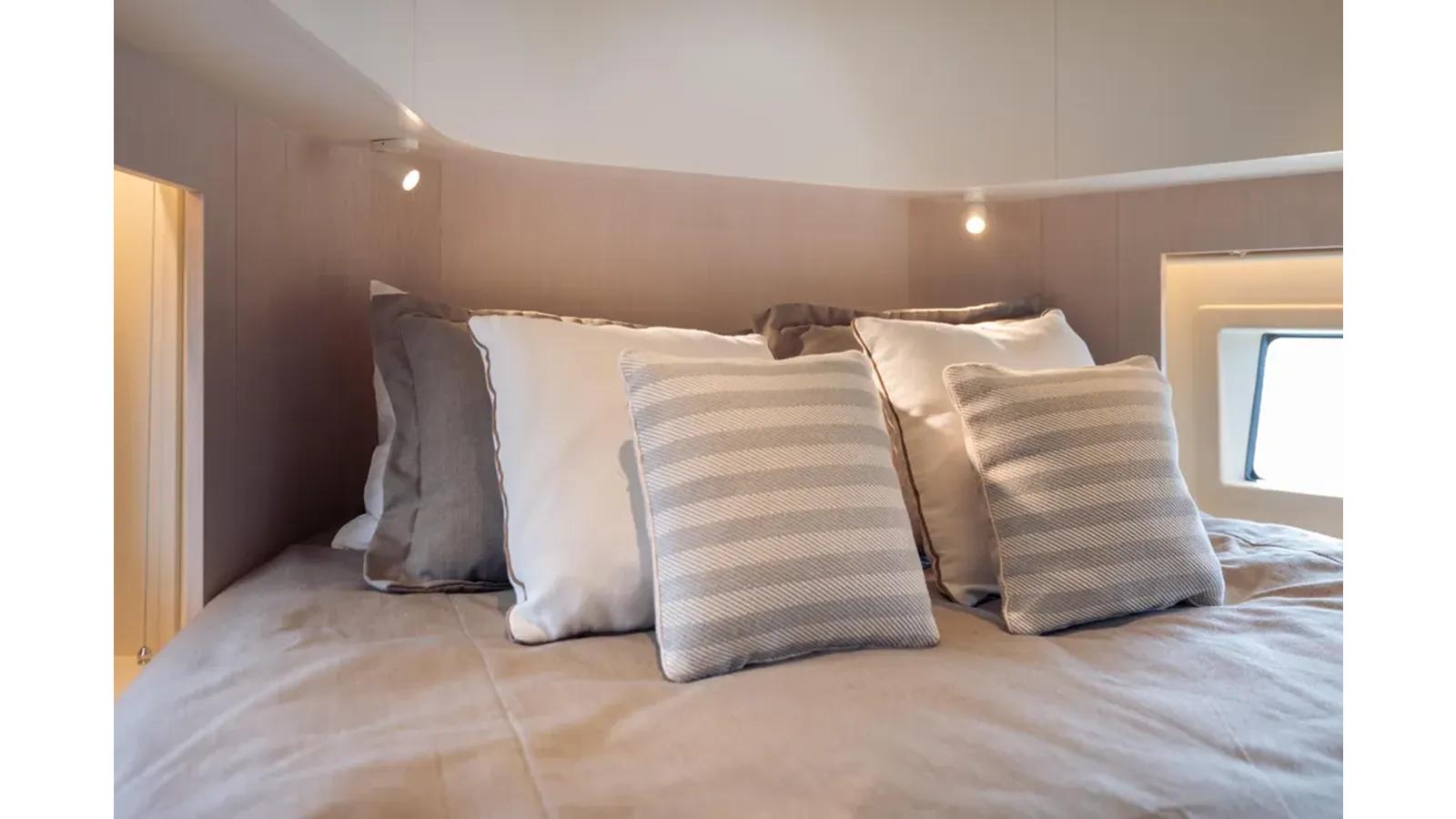 Buy a 2025 Azimut Seadeck 6 60 at Shestakov Yacht Sales