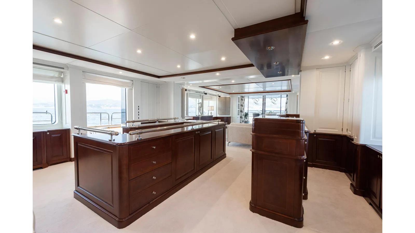 Купить 2008 Benetti classic 120 classic 120