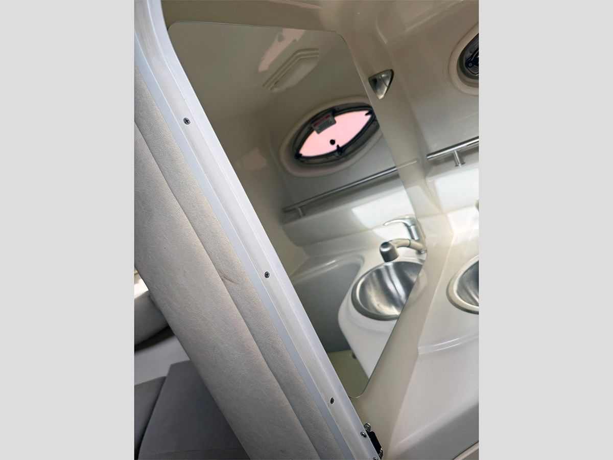 Buy a yacht 24' Sea Ray 2008 240 Sundancer - SEA RAY