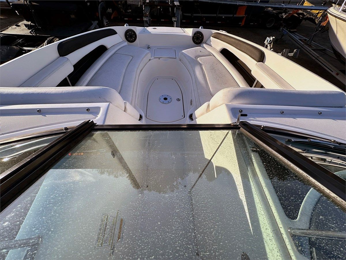 Buy a 26' Sea Ray 2014 260 Sundeck - SEA RAY at Shestakov Yacht Sales