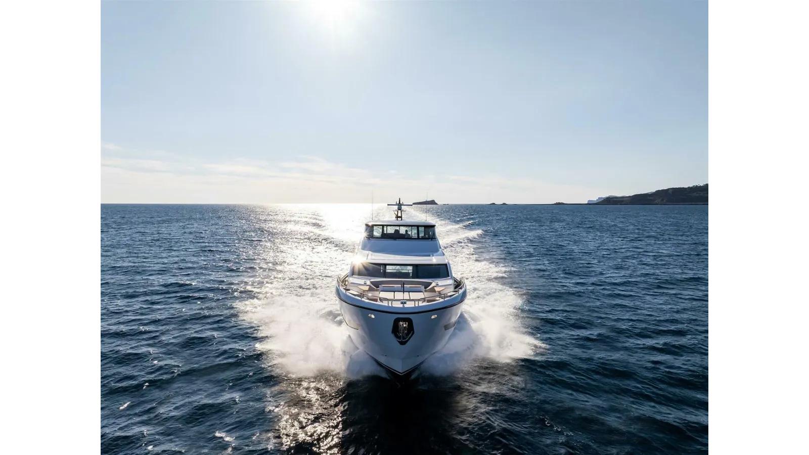 Buy a yacht 90 OCEAN ENCLOSED 90 Ocean Enclosed