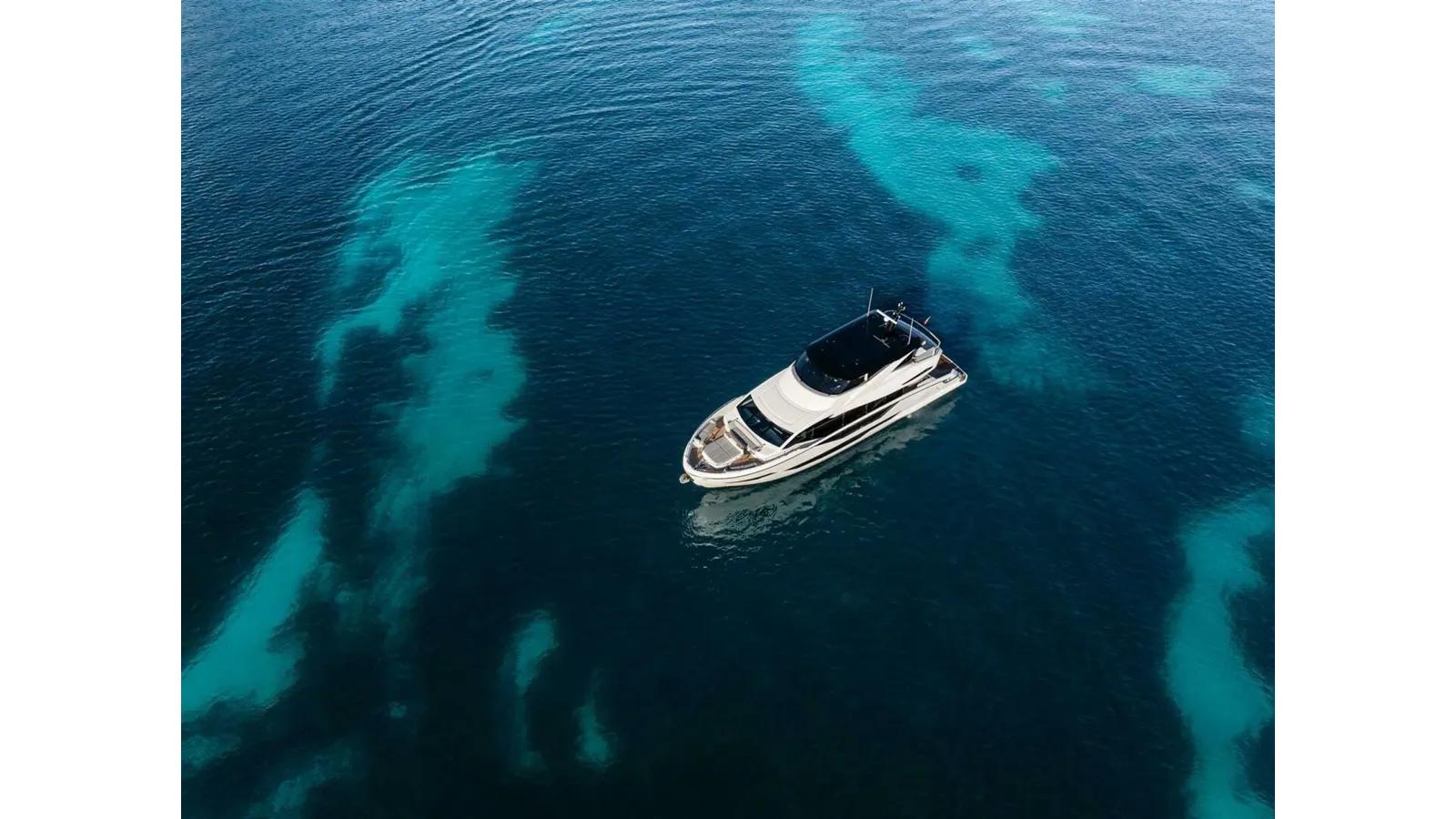 90 OCEAN ENCLOSED - Sunseeker price