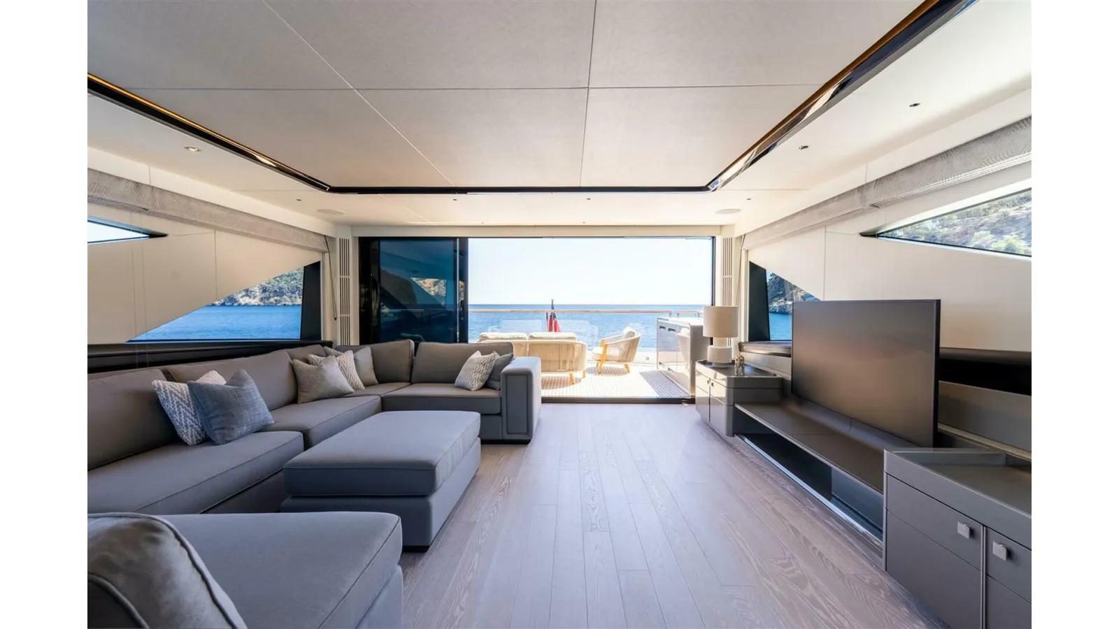 Buy a 90 OCEAN ENCLOSED - Sunseeker at Shestakov Yacht Sales