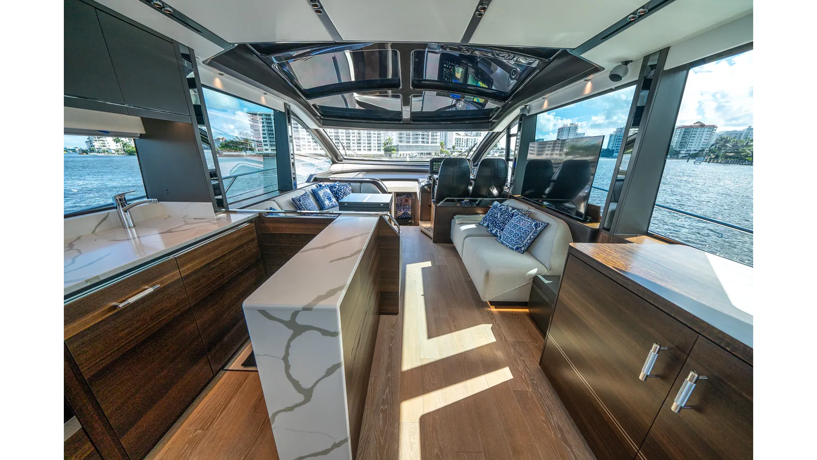 Купить яхту LORENA Predator 65 в Shestakov Yacht Sales